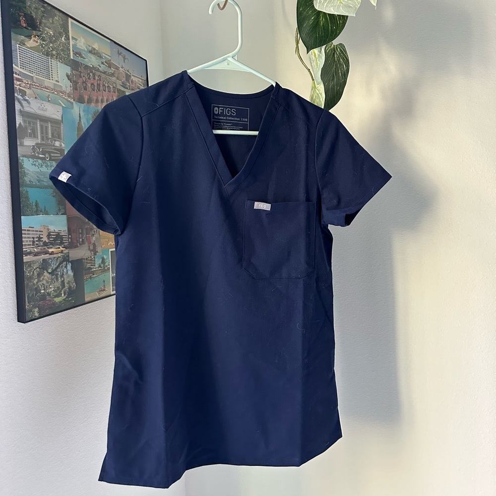 FIGS Catarina One-Pocket Scrub Top